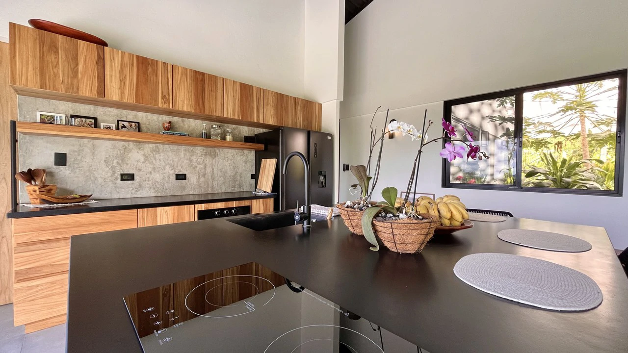 Mountain and Countryside House For Sale in Santa Elena - Gallery image 19