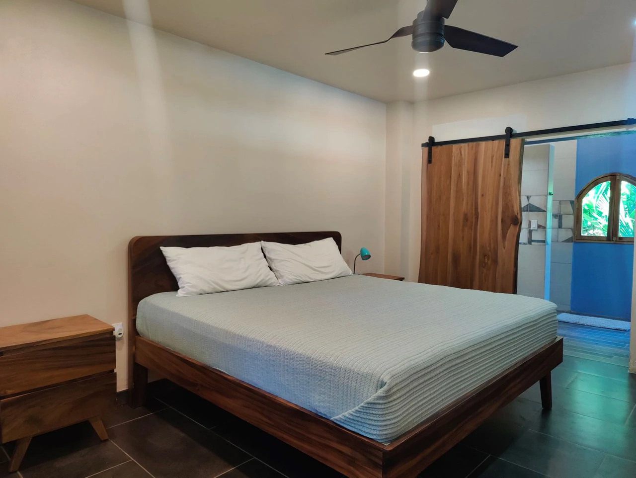 Penshurt Riverside Oasis: Stunning Riverside Property with 2-Bedroom Home and Additional Apartment - Gallery image 12