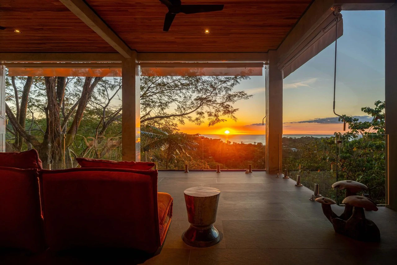 Casa Moon Diablo: Iconic Ocean View Luxury Estate with Infinity Pool, Rooftop Patio, Gym & Sauna in Manuel Antonio - Gallery image 6