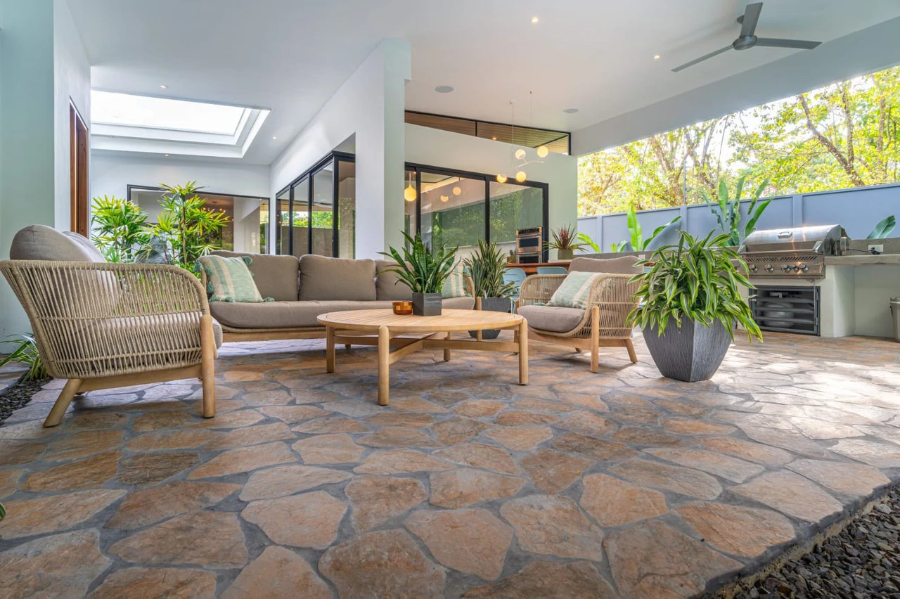 Amazing New Villa Cayman: Solar Powered and Walk to the Beach in Uvita! - Gallery image 26