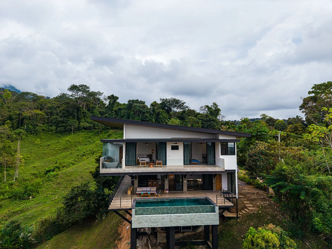 Casa Las Brisas Stunning Whale’s Tail Ocean View Home in Uvita - Gallery image 3