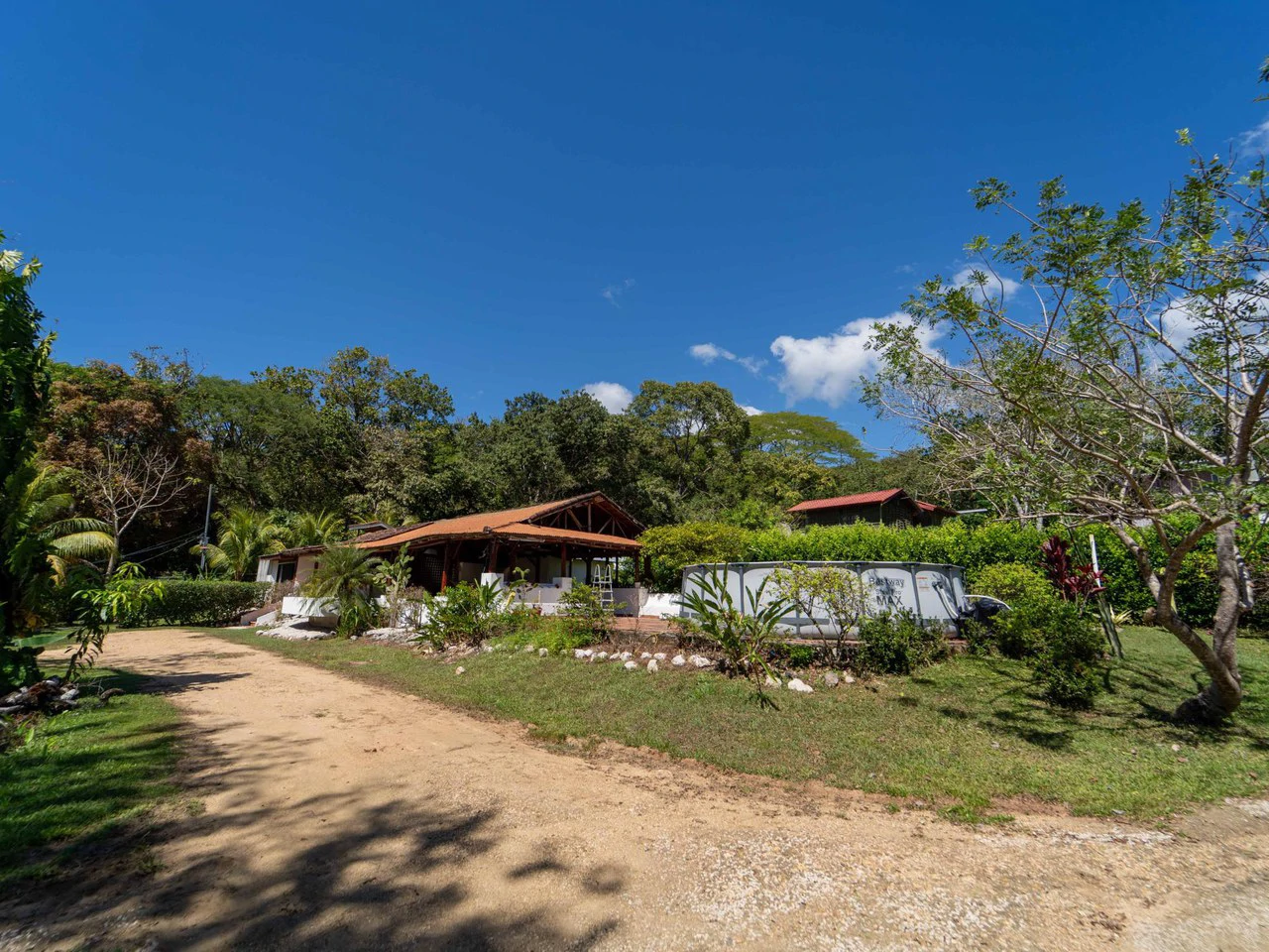 Rancho Paraiso: 3BR Home Plus Apt with Room to Expand - Gallery image 2