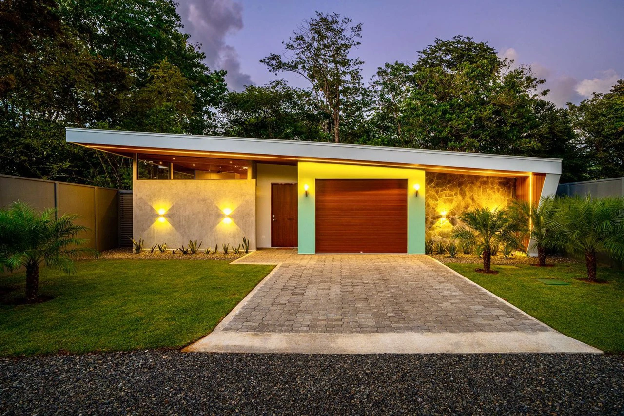 Amazing New Villa Cayman: Solar Powered and Walk to the Beach in Uvita! - Gallery image 3
