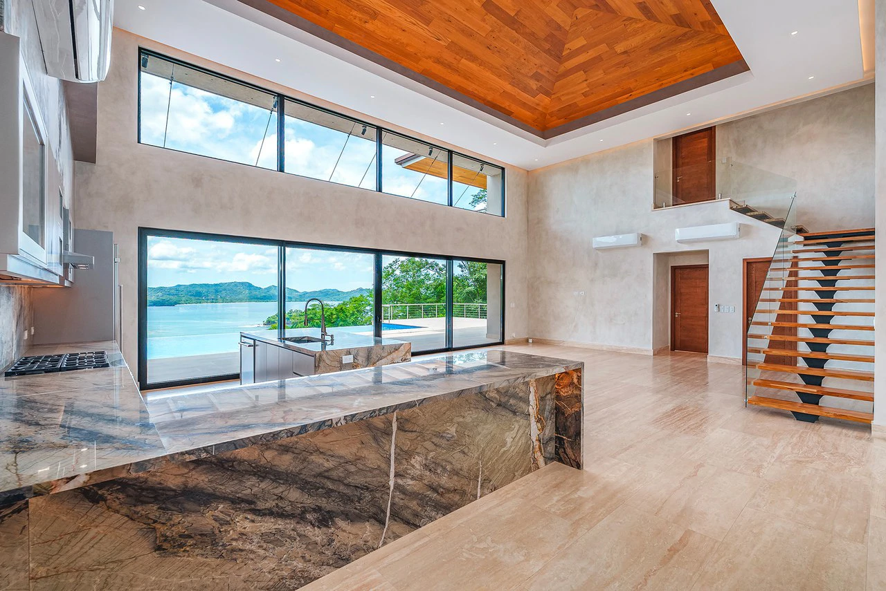Casa Vision: Luxury Estate with Sweeping Ocean Views - Gallery image 13