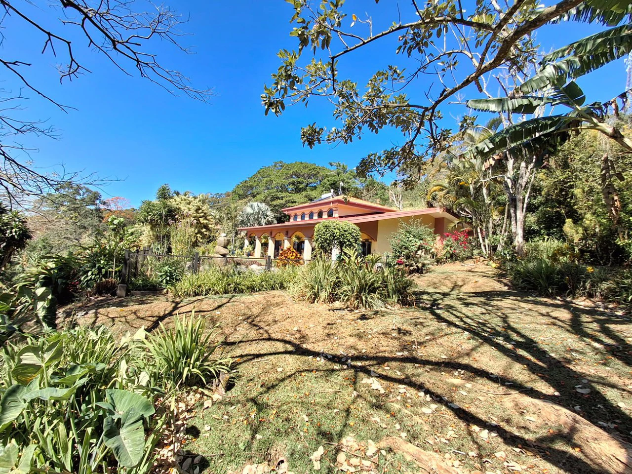 Private Paradise: Luxury home and Guest home on large private lot! - Gallery image 11