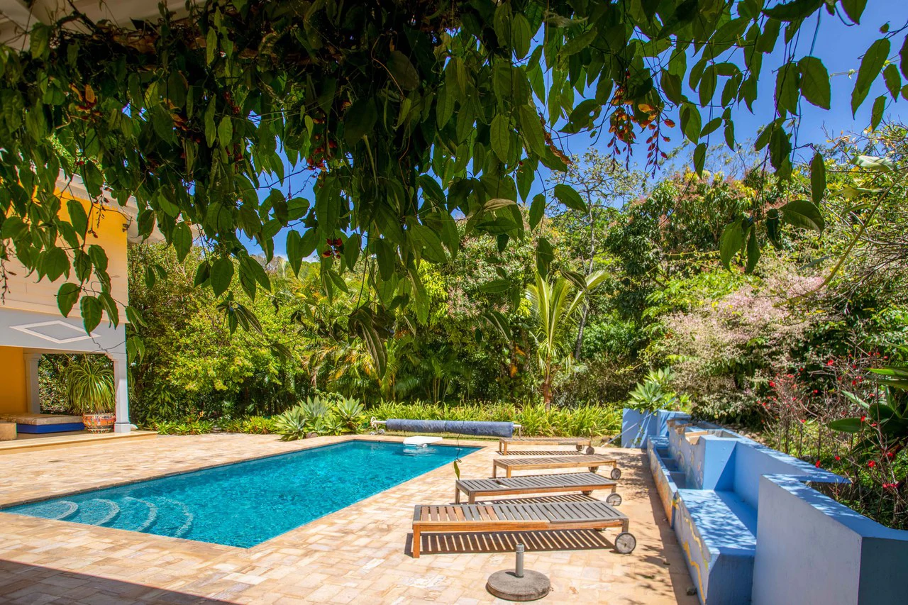 LUXURY PROPERTY HOUSE AND 5 APARTMENT SANTA ANA: Incredible property to live or invest. Ideal for single space. . This beautiful property measures 4857 m2 of lot with a street front of 23m2 and 432 m2 - Gallery image 34