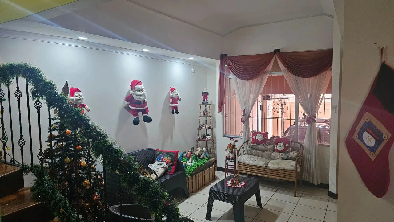 Spacious 6-Bedroom Family Home in Residencial Saint Clare, Moravia - Gallery image 14