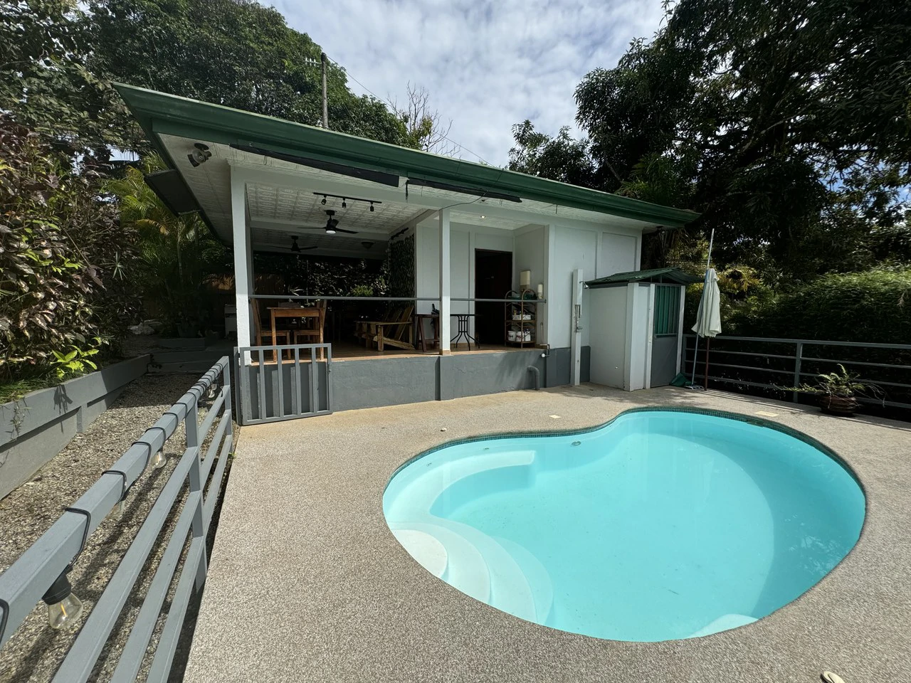 Downtown Uvita Commercial Room Rentals with Restaurant - Gallery image 3