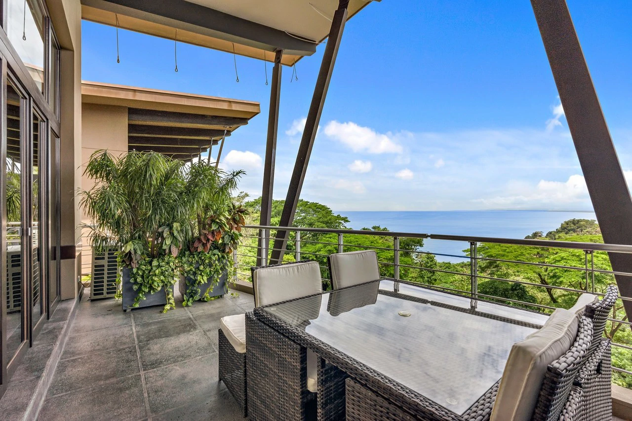 Penthouse: Live in the number one luxury development with private beach in the national reserve of Manuel Antonio
