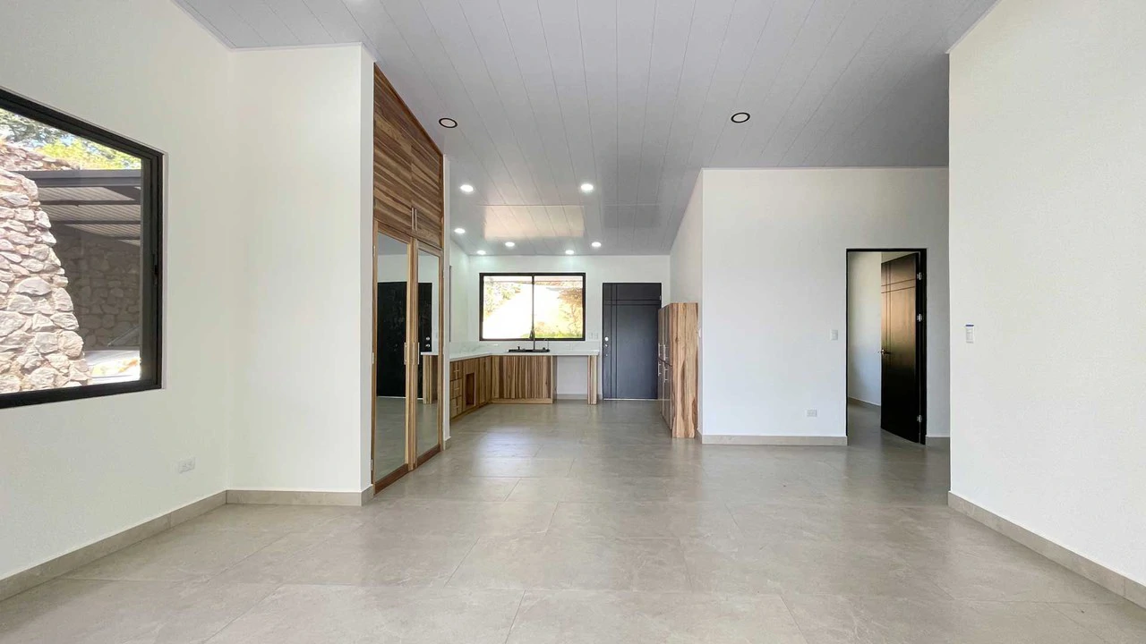 New Home for Sale in Atenas, Costa Rica with Private Pool and Tropical Surroundings - Gallery image 9