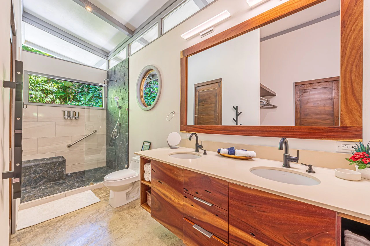 Uvita Ocean and Whale Tail View Modern Home on 3.64 Acres in Exclusive Enclave - Gallery image 37