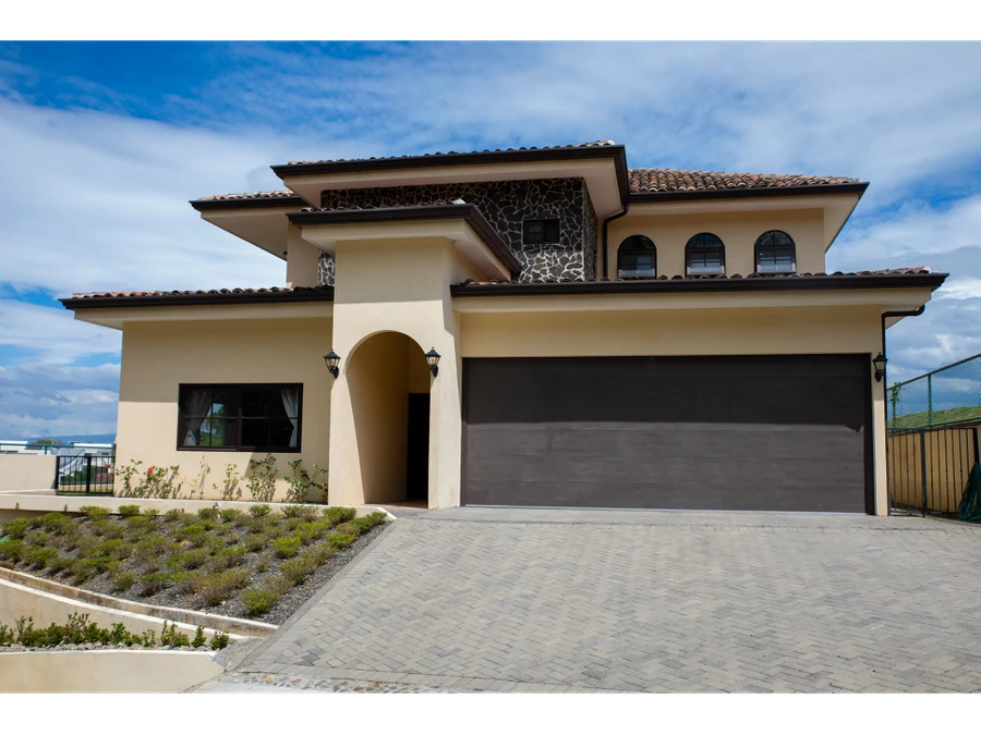 Exclusive Luxury Residence in Gated Community – Brasil de Santa Ana - Gallery image 2