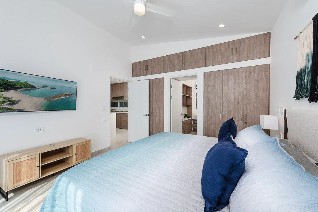 The Enclave: Ultra-Modern 3 Bedroom Villa Located Minutes From the Beach! - Gallery image 7