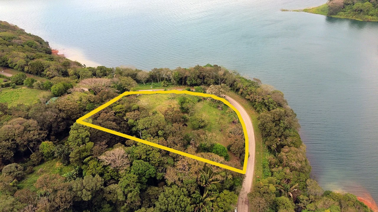 LAGO AZUL: Lake View lot of just under 1 acre - Gallery image 3