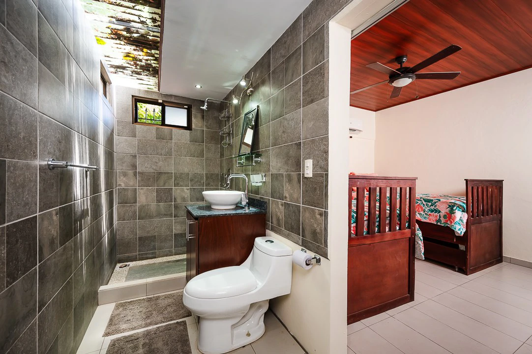Casa Venturini: Charming Single-Family Home with Quality Finishes, Private Pool & Expansion Opportunity - Gallery image 22