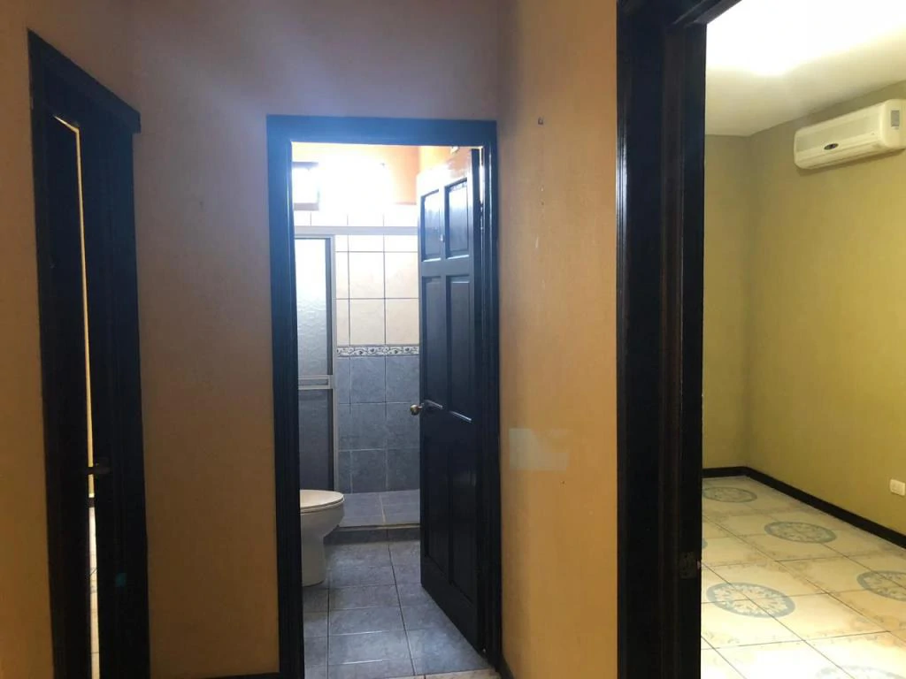Income-Generating Commercial Property in Downtown Liberia – Turnkey Investment Opportunity - Gallery image 5