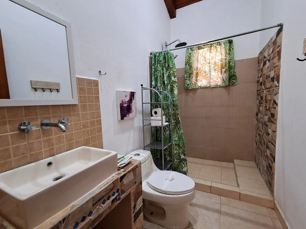 Casa Colibri: Tropical Home with Casita, Pool & Prime Buenavista Location - Gallery image 11