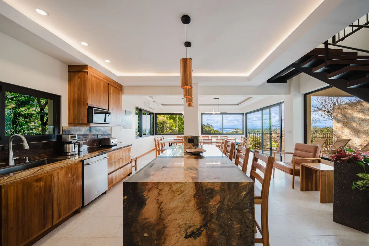 Exceptional Ocean & Jungle-View Estate in a Prestigious Gated Community near Marina Pez Vela - Gallery image 16