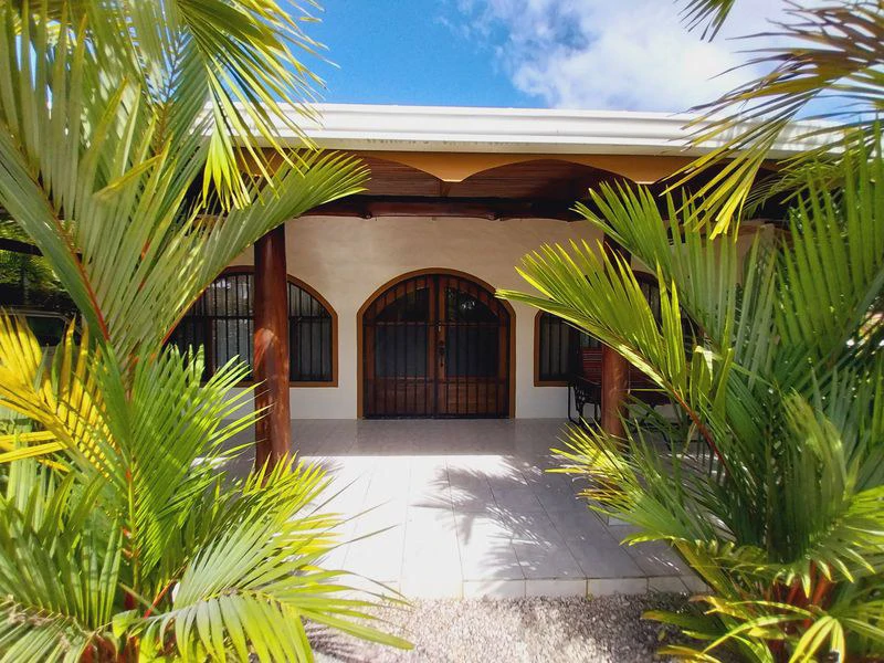 Casa Bella Montana: Charming Mountain View Home - a Slice of Paradise with Spectacular Mountain Views, New Custom Salt Water Designer Pool, and Detached 2 Car Garage with Workshop - Gallery image 12