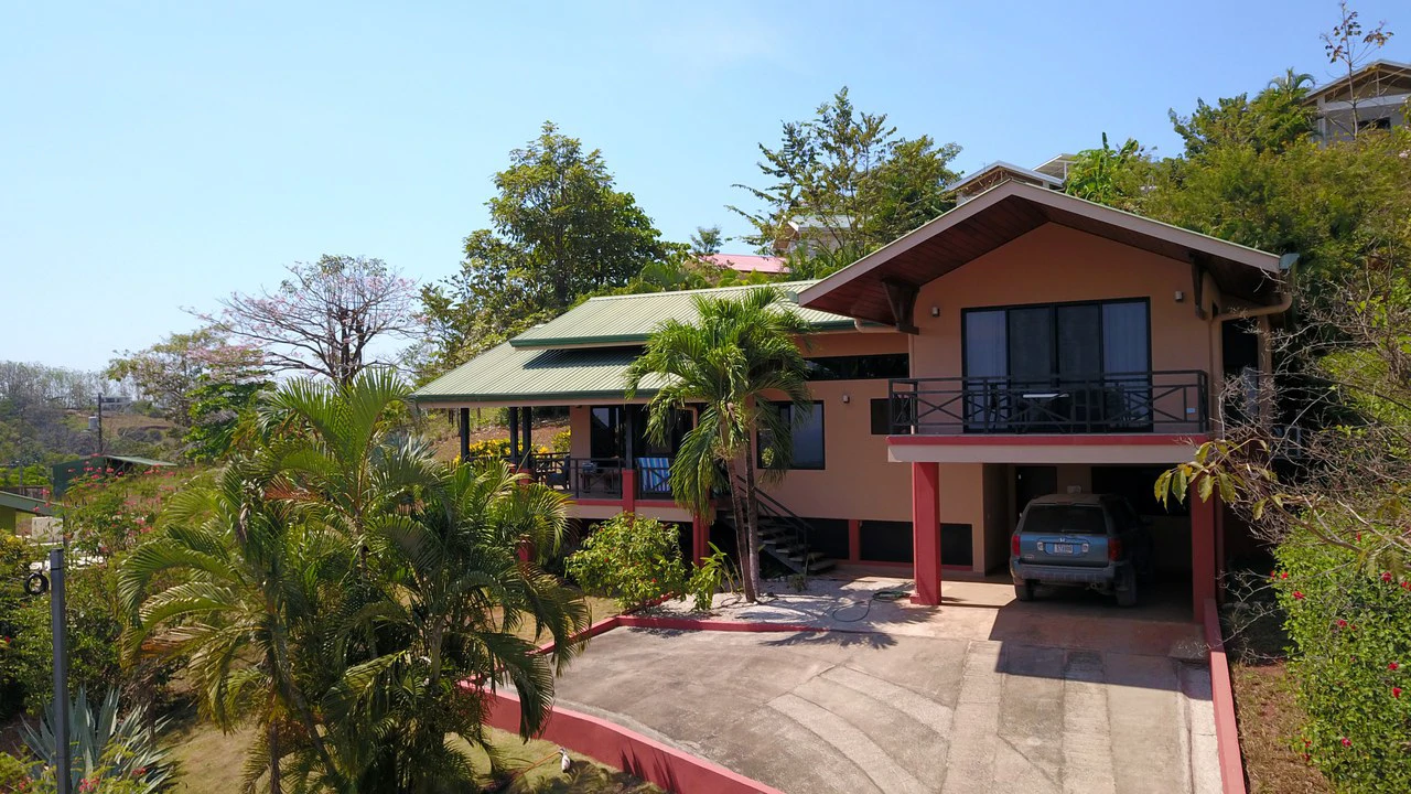 Casa Paramojito: Casa Paramojito – Charming 2-Bedroom Tropical Home with Pool & Ocean Views, 10 Minutes from Sámara
