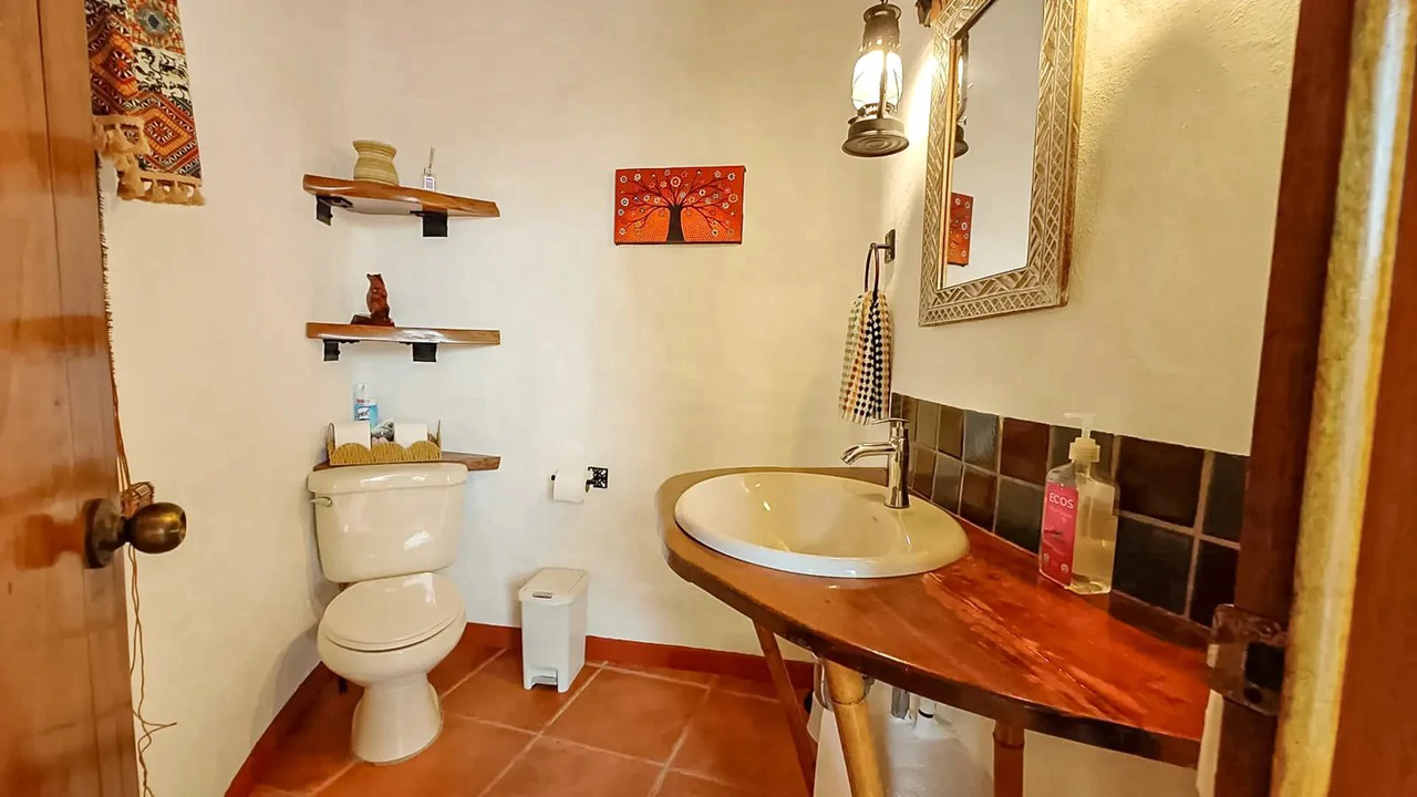 ID 956: Turnkey Entertainment Home with Pool on Titled 1,443m² Lot in Playa Chiquita - Gallery image 15