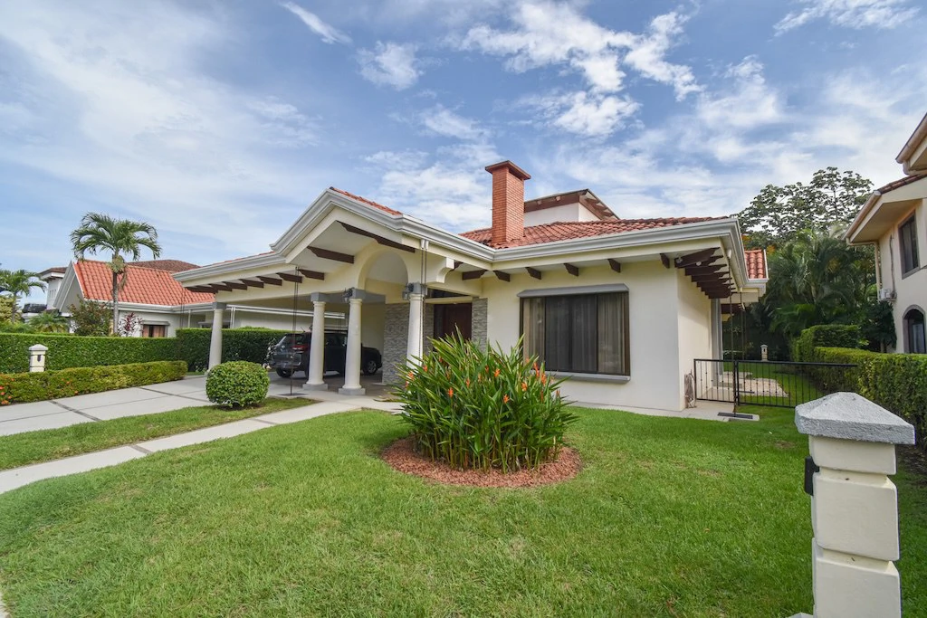 House For Sale in Pozos - Gallery image 2
