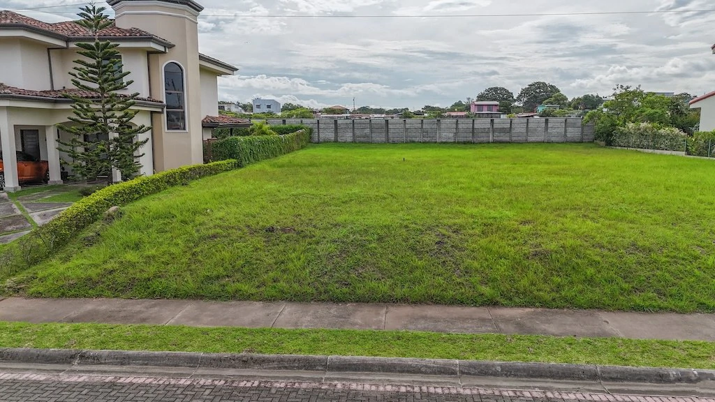 Terreno de 517m2 en Condominio Los Castillos, La Guácima: Home Construction Site For Sale in La Guácima - Gallery image 2