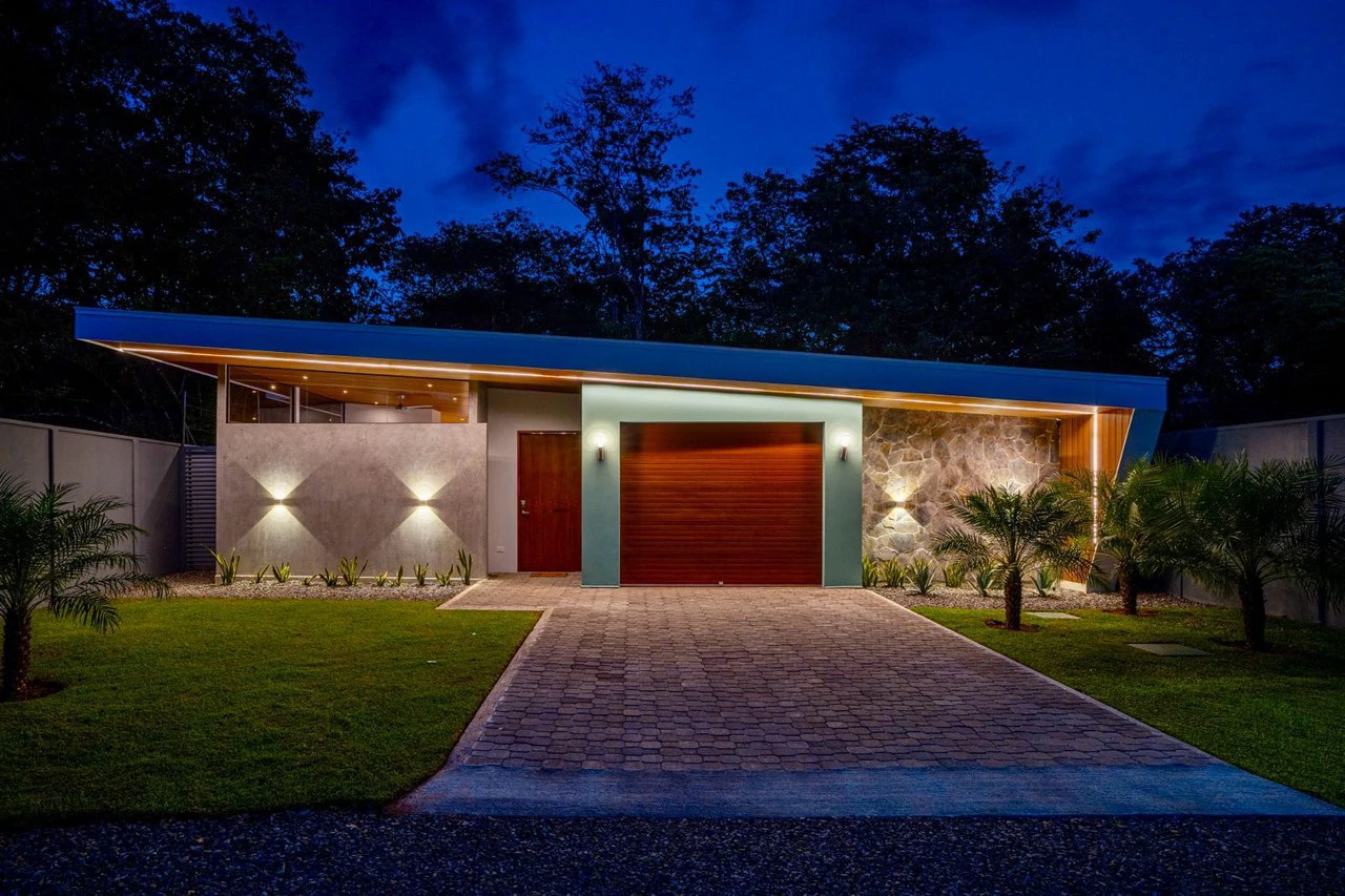 Amazing New Villa Cayman: Solar Powered and Walk to the Beach in Uvita! - Gallery image 4