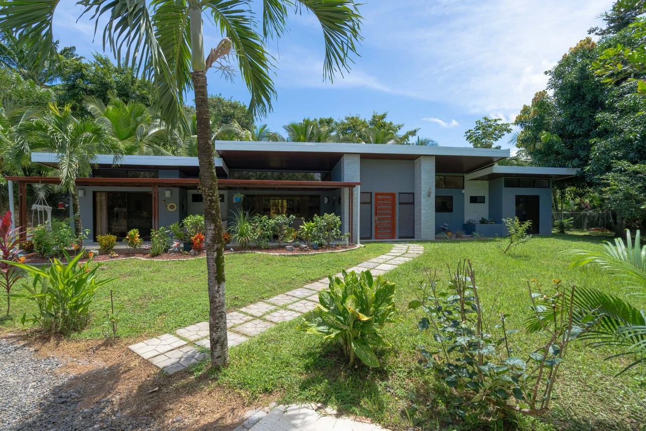 Three home stunning estate close to Quepos: Mountain Property For Sale in Parrita - Gallery image 3