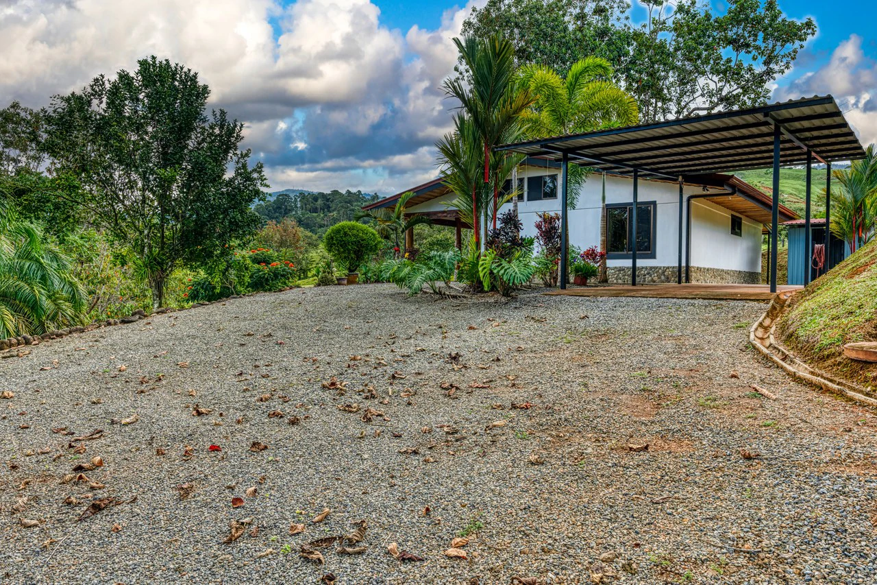 5 Bedroom Mountain Retreat Minutes from the Beach Platanillo Costa Rica - Gallery image 51