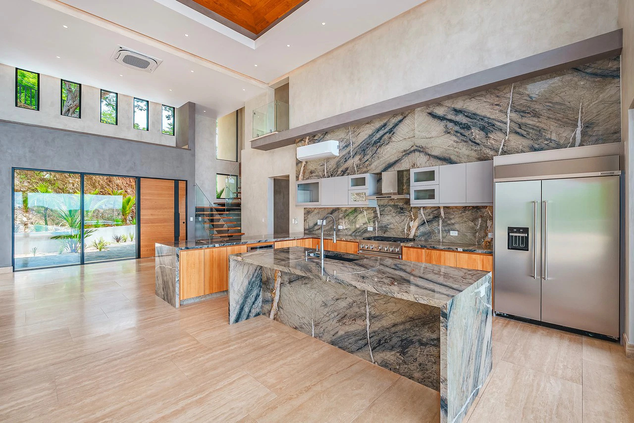 Casa Vision: Luxury Estate with Sweeping Ocean Views - Gallery image 11
