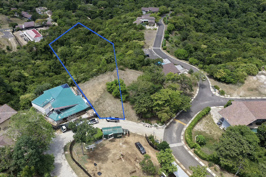 Lot #71: 2,250m2 San Pedro. Las Ventanas Community