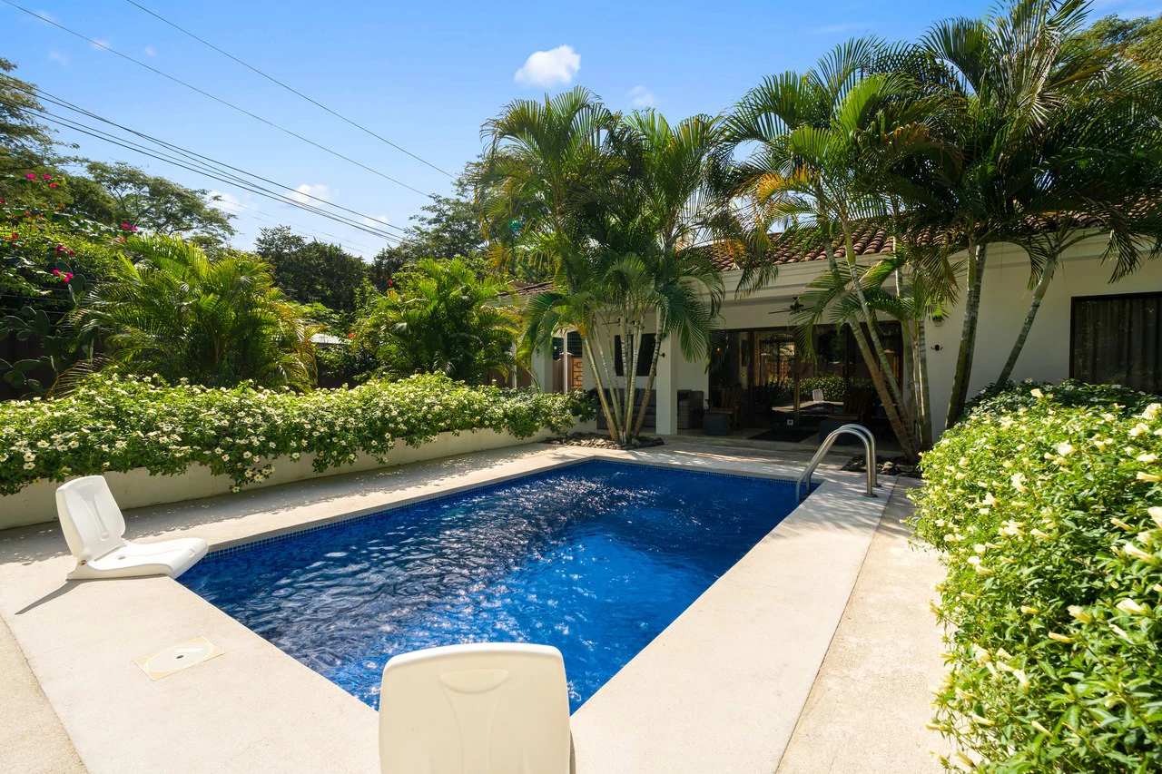 Casa Suerte: Modern 2-Bedroom Tropical Home with Pool Near Playa Potrero and Flamingo Marina - Gallery image 17