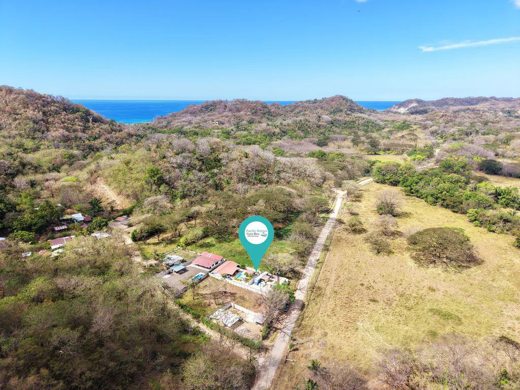 Casa de la Vida Loca: A Pura Vida Lifestyle with Income Potential - Gallery image 2