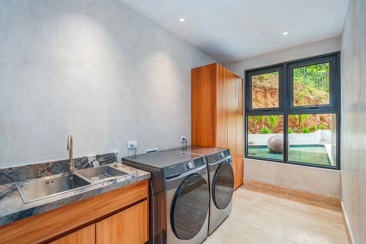 Casa Vision: Luxury Estate with Sweeping Ocean Views - Gallery image 31