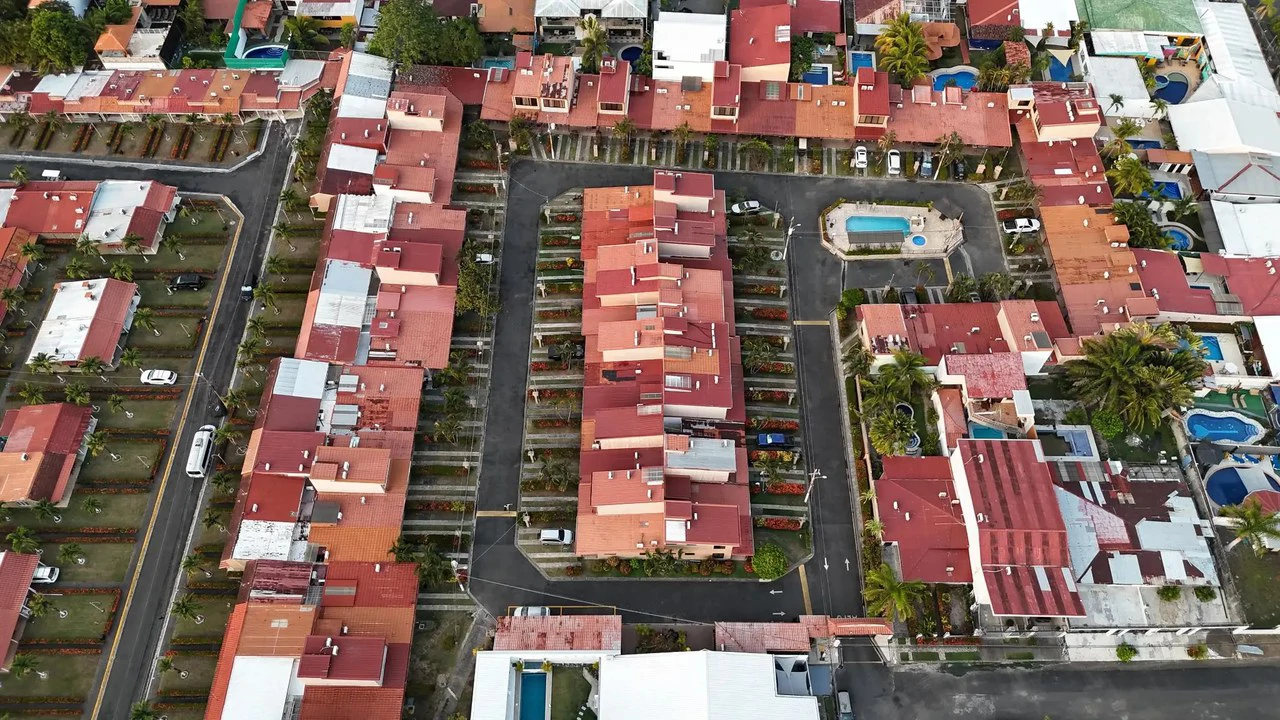 Condominium in Jacó: Live in a gated community just steps from the beach!: Near the Coast Condominium For Sale in Jacó - Gallery image 16