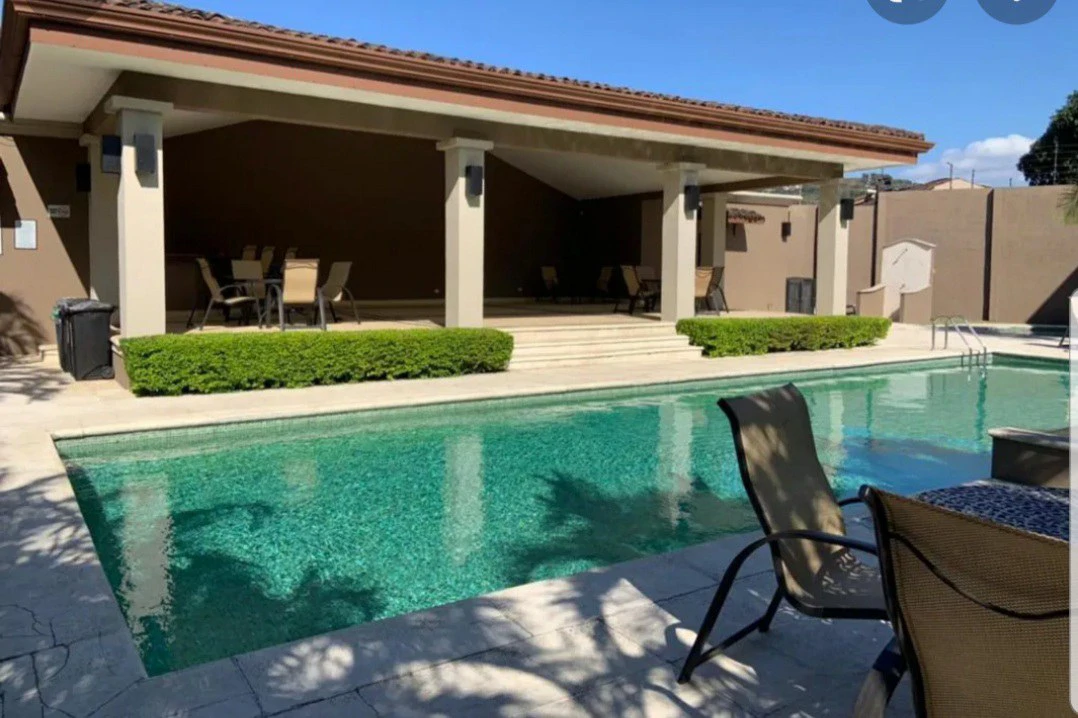 House For Sale in Santa Ana - Gallery image 2