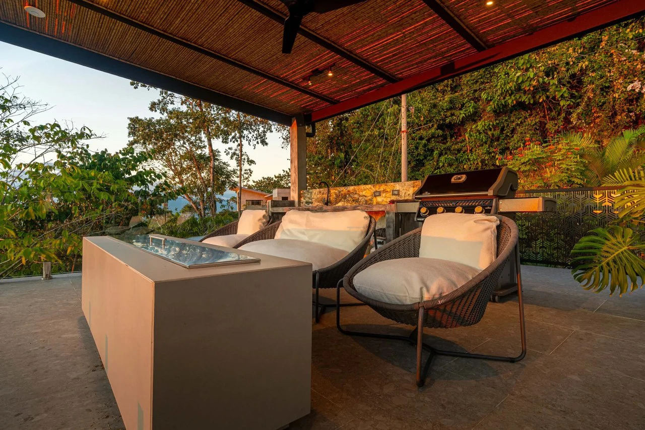 Casa Moon Diablo: Iconic Ocean View Luxury Estate with Infinity Pool, Rooftop Patio, Gym & Sauna in Manuel Antonio - Gallery image 9