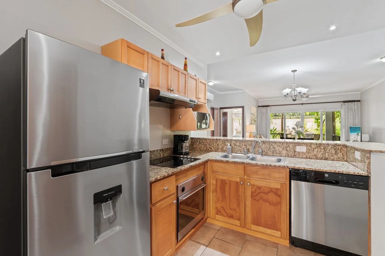 Surfside Tower 105: Bright Ground-Floor Condo – Just Steps to the Beach - Gallery image 4