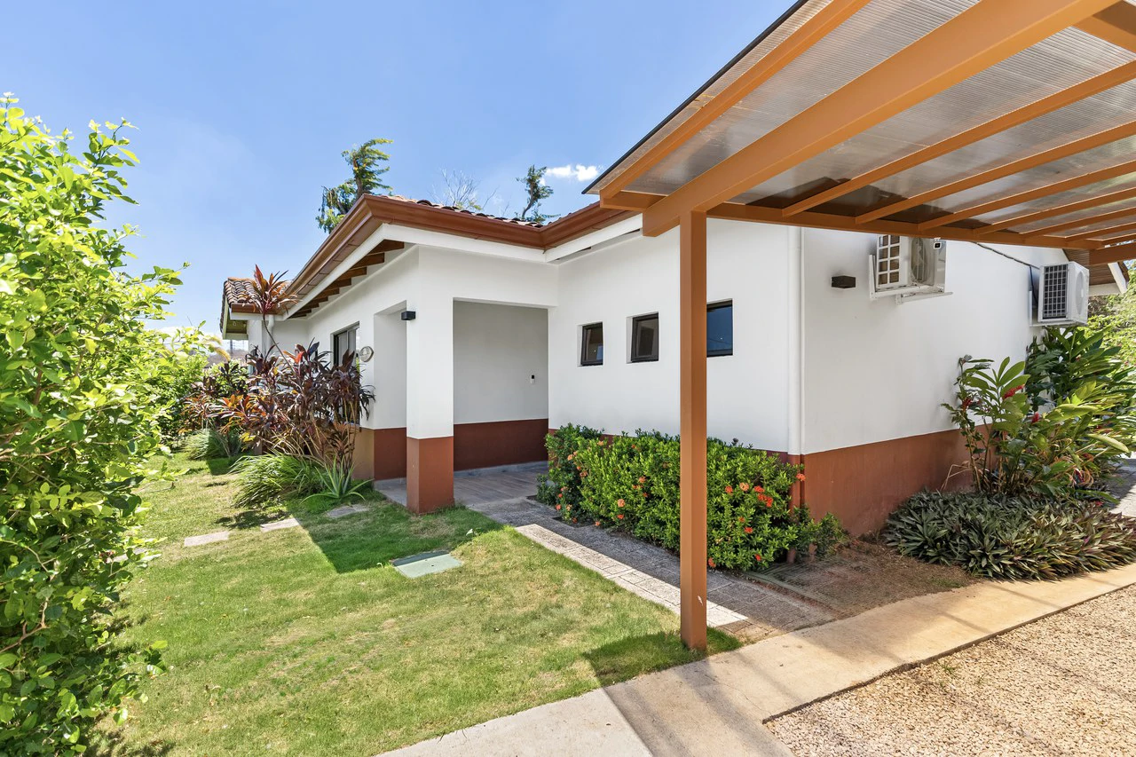 Modern-Style Home with Pool in Gated Community Near Tamarindo - Gallery image 31