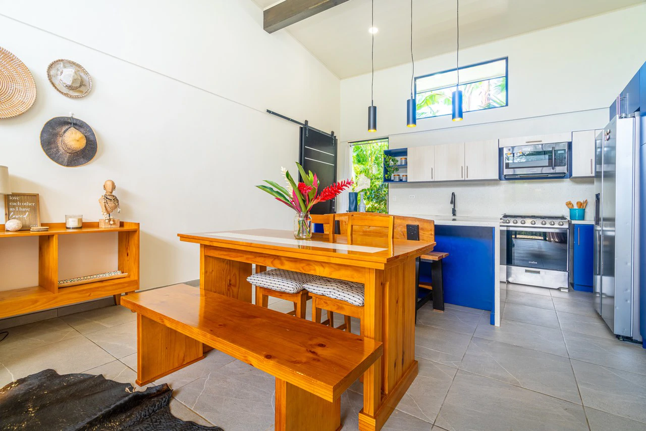 Modern 3 Bedroom Home - Walking distance to it all! - Gallery image 40
