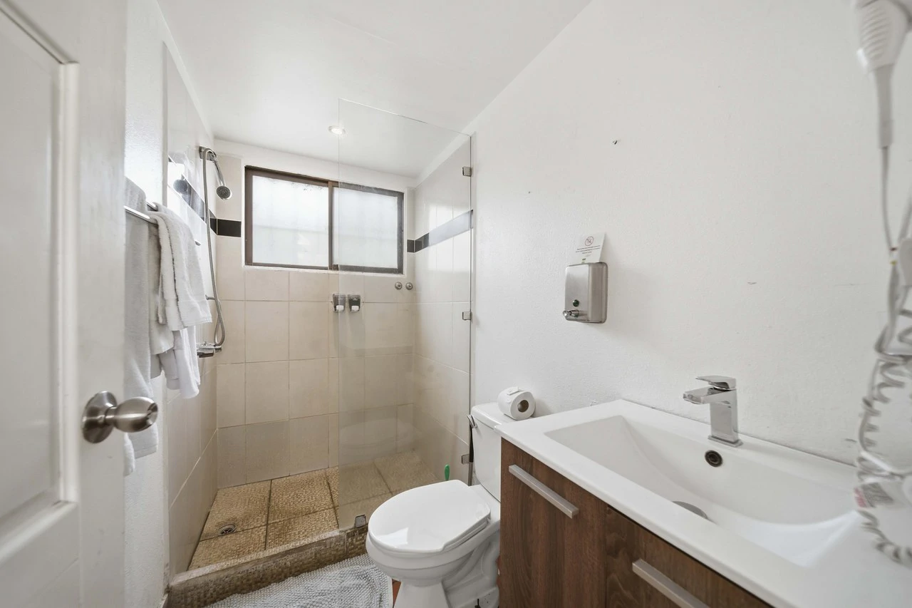 Hotel Gardenia: Turnkey Boutique Hotel in the Heart of Tamarindo - Proven Income Meets Tropical Lifestyle - Gallery image 28