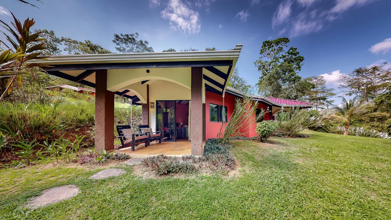 A TRANQUIL HAVEN: PRIME INVESTMENT OPPORTUNITY IN UVITA'S LUSH RIVER ENCLAVE: Mountain Hotel/Resort/Hostel For Sale in Uvita - Gallery image 28