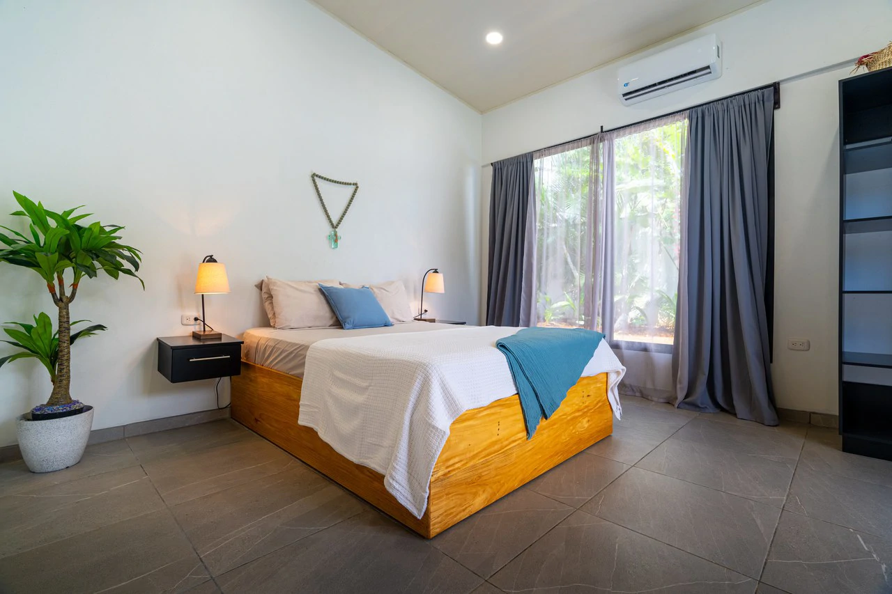 Modern 3 Bedroom Home - Walking distance to it all! - Gallery image 47