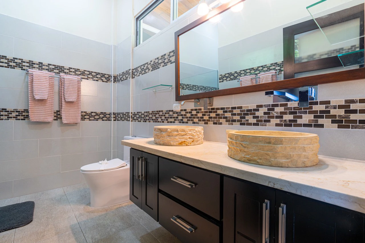 Luxury Ocean View Retreat Overlooking the Whale’s Tail – Proven Rental in Gated Enclave - Gallery image 36