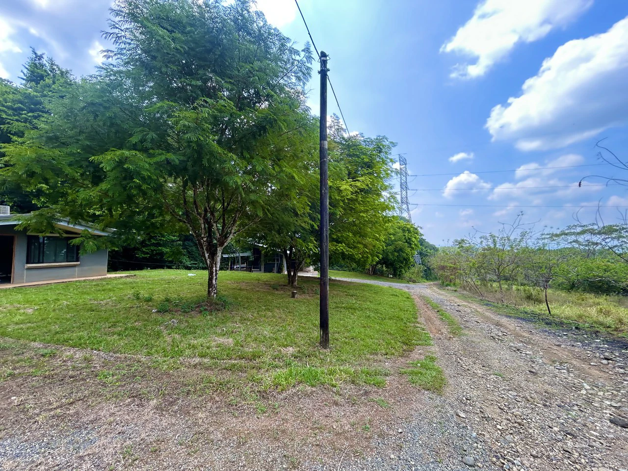 Fixer-Upper Home with an studio Office in Palmar Norte on a 7.58 Acres Property - Gallery image 8