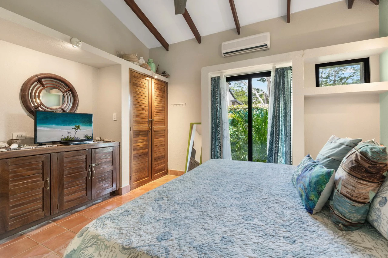 Casa El Coco: Modern Beach Retreat Steps from the Sand in Palm Beach Estates - Gallery image 13