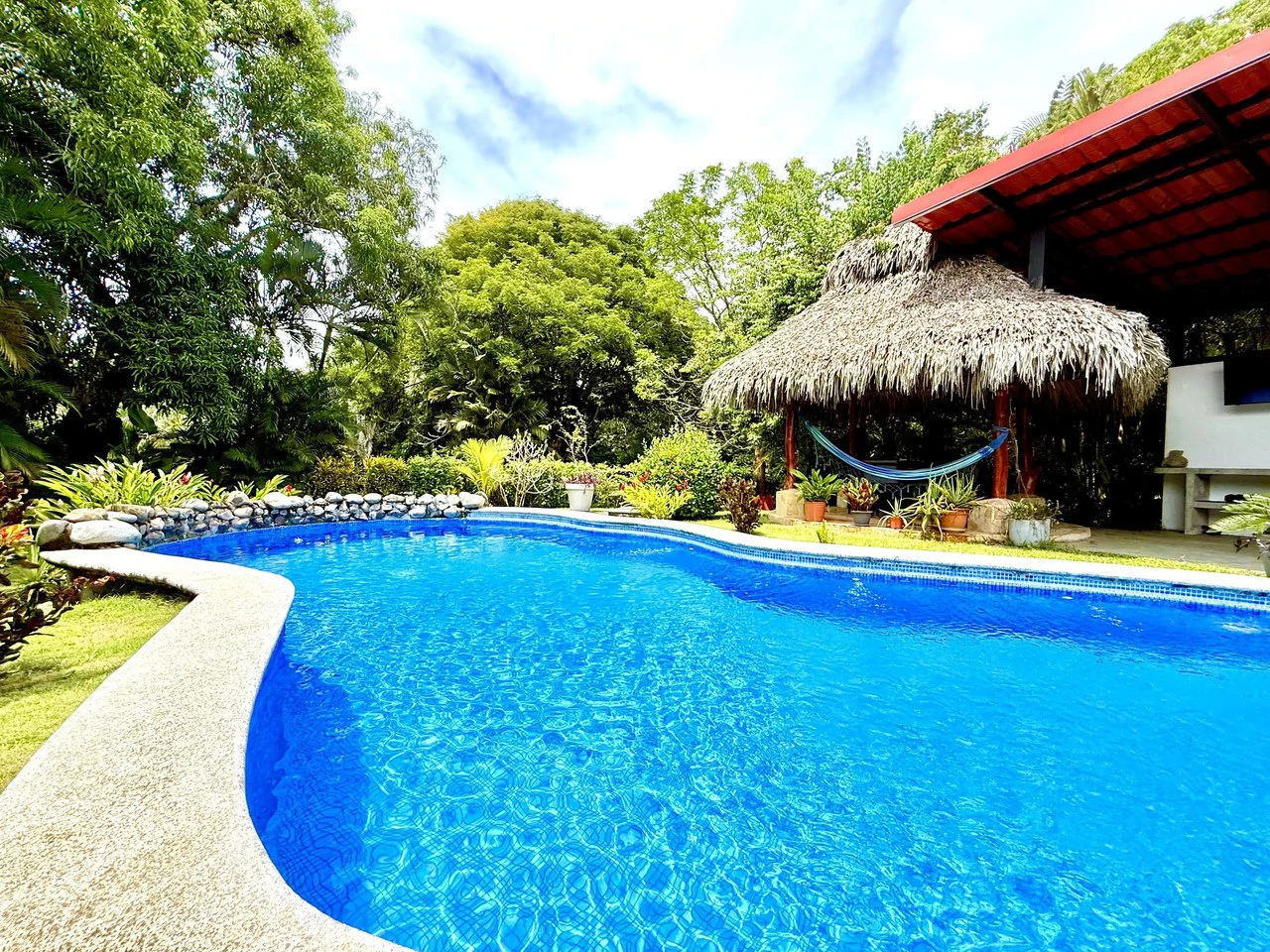 Tropical Villa 519: $629,950 USD Gated Los Delfines Golf & Country Club Beachfront Village. 5 min walk to Swimming beach in Bahia Ballena on the Southern Nicoya Penisula - Gallery image 4