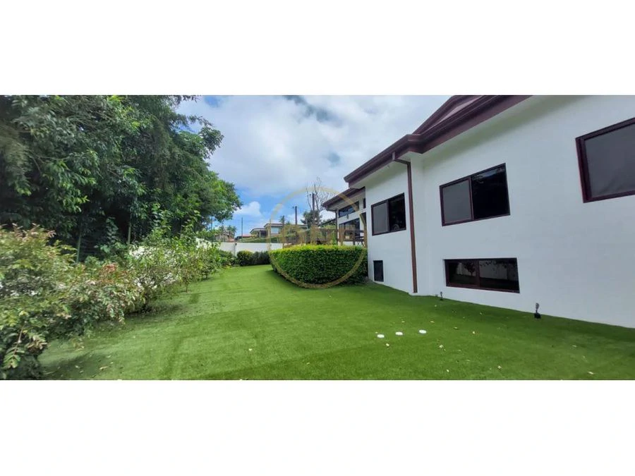 Sale or Rental of a House in San Rafael de Heredia: Spacious Residence in El Castillo, San Rafael de Heredia — Privacy, Fresh Mountain Climate, and Elevated Living - Gallery image 11