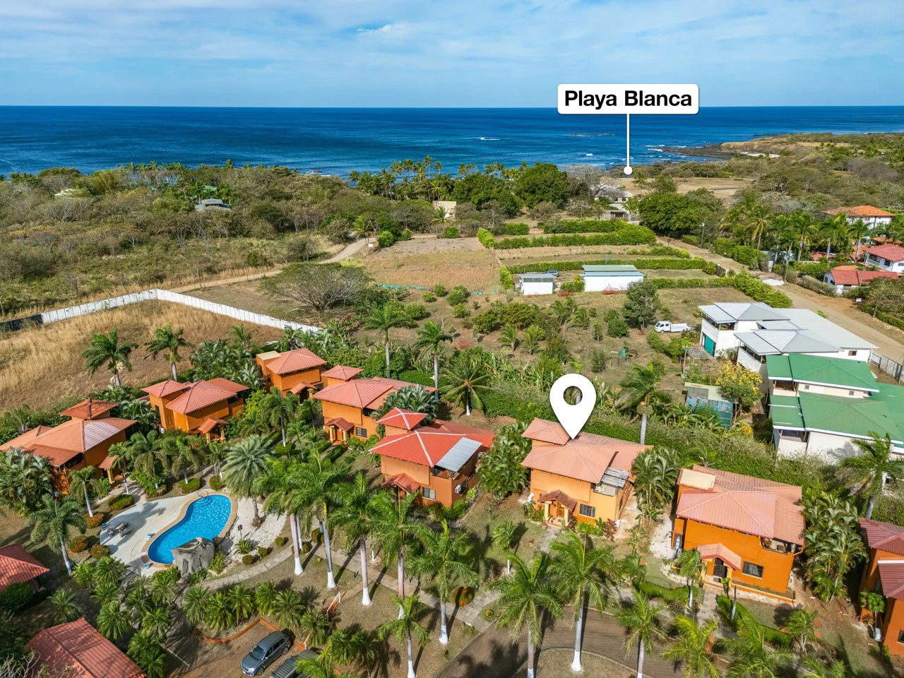 Iguana Villas #6: Upgraded, Furnished Villa Steps from Playa Blanca